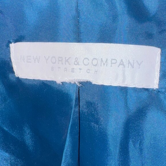 New York & Company – Jewel-Toned Blue Velvet Single-Breasted Blazer (Size 18) - Picture 4 of 6